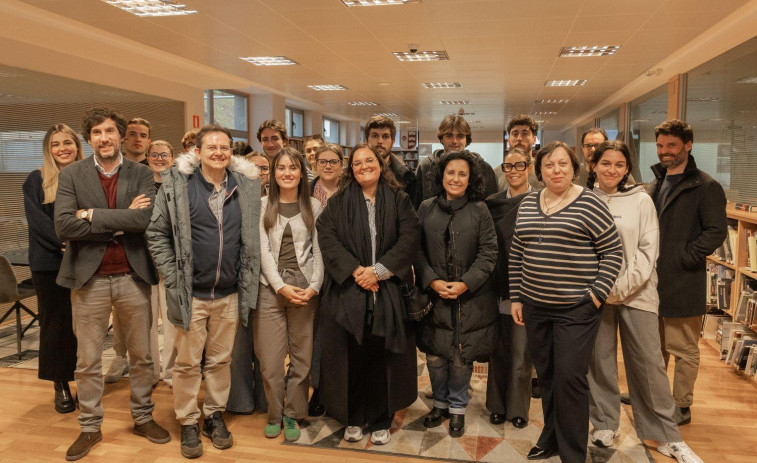 Los alumnos de arquitectura de Cesuga presentan sus TFG a la alcaldesa de Cee