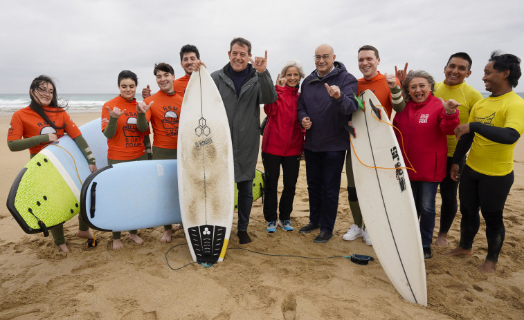 Gómez Besteiro compromete en Valdoviño un Centro de Alto Rendimiento de surf