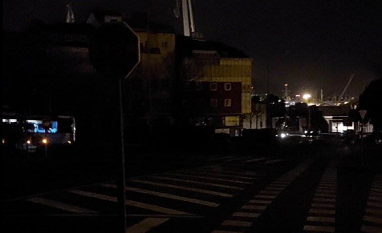Una avería en un cable deja en penumbra más de una hora  el núcleo urbano de Ferrol