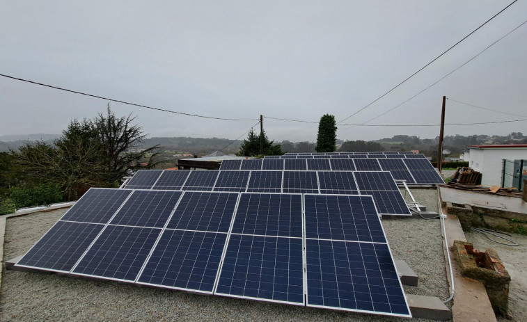 Ares completa la instalación fotovoltaica en el depósito de Os Castros con 40 nuevos paneles