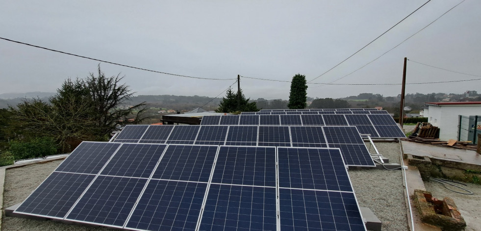 Ares completa la instalación fotovoltaica en el depósito de Os Castros con 40 nuevos paneles