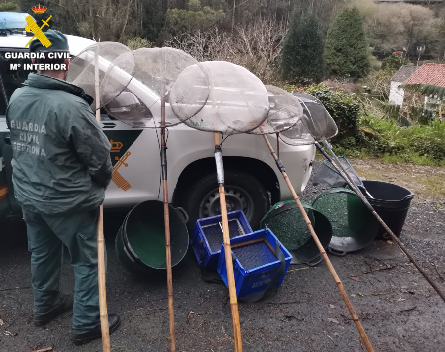 Desarticulado un grupo de furtivos que capturaban angulas en Valdoviño
