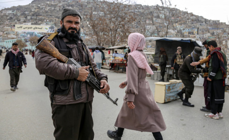 Los talibanes, a favor de reinstaurar la lapidación a las mujeres por adulterio