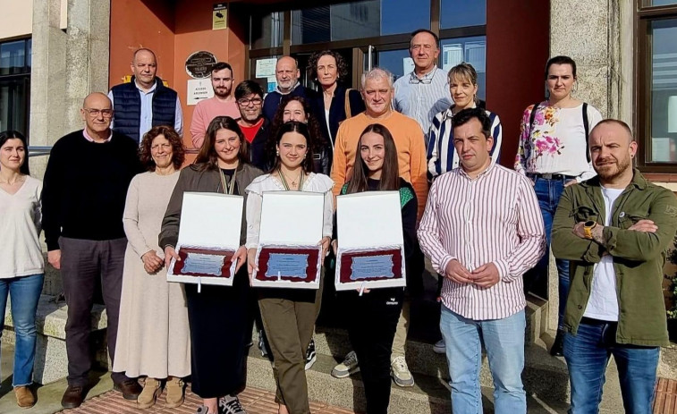 Homenaje a Ana Alonso, Nerea Penabad y Lidia Vellón en Valdoviño