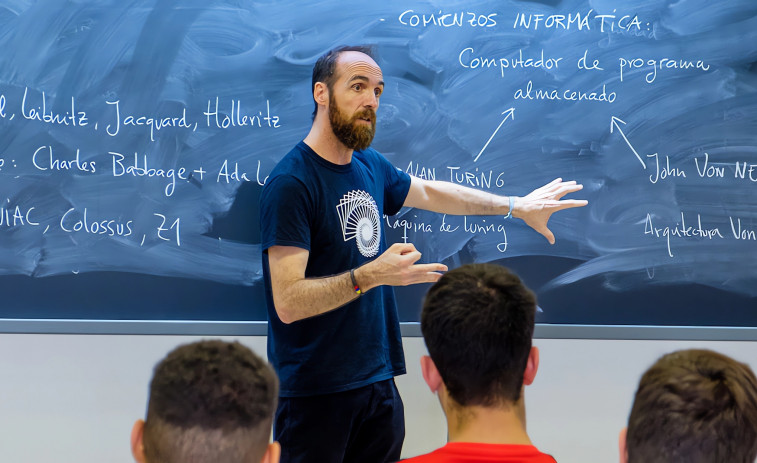 El presentador de Órbita Laika imparte una charla en el Campus sobre Inteligencia Artificial