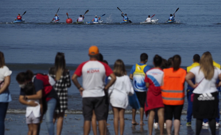 La Travesía Concello de Narón llena de kayaks la comarca este domingo