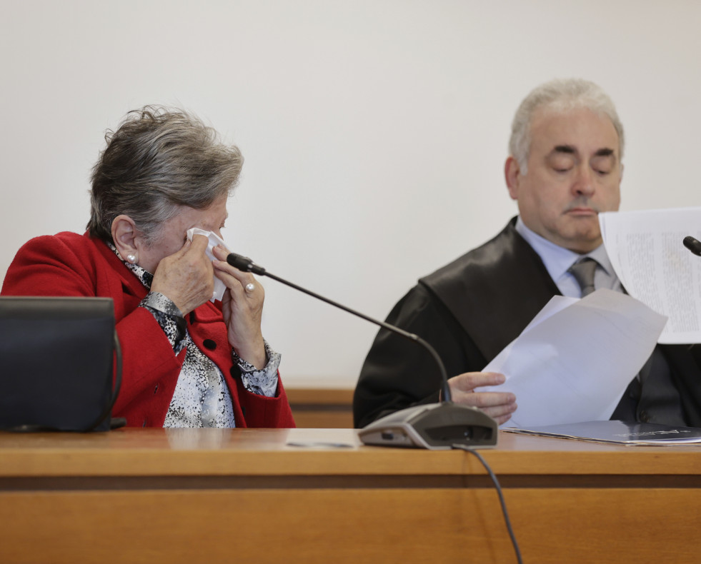 A CORUÑA, 24/04/2024.- Lectura del veredicto del jurado popular en el juicio en que una mujer se ha enfrentado a una petición de 26 años de cárcel por asesinar a su marido enfermo de alzhéimer en