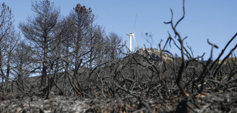 Extinguido el incendio de Cerdedo-Cotobade y estabilizado el de A Cañiza