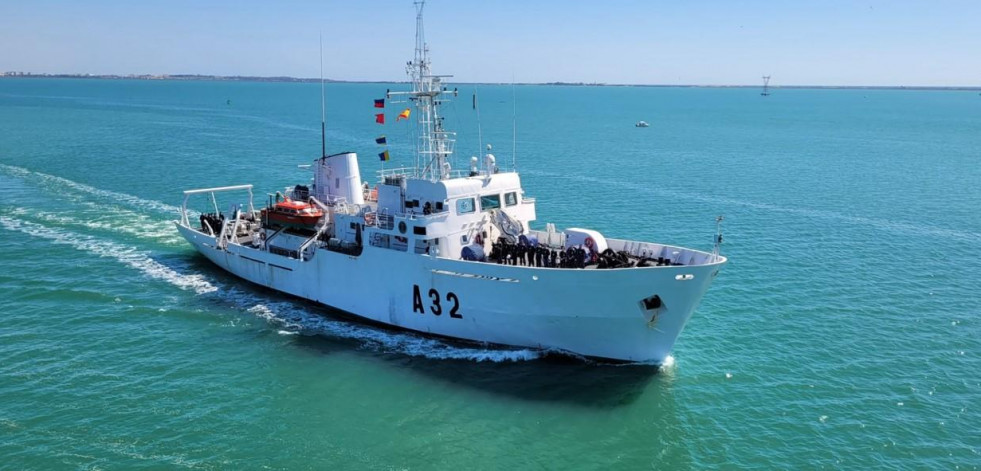 El buque hidrográfico “Tofiño” se dirige a Ferrol para cartografiar la costa local