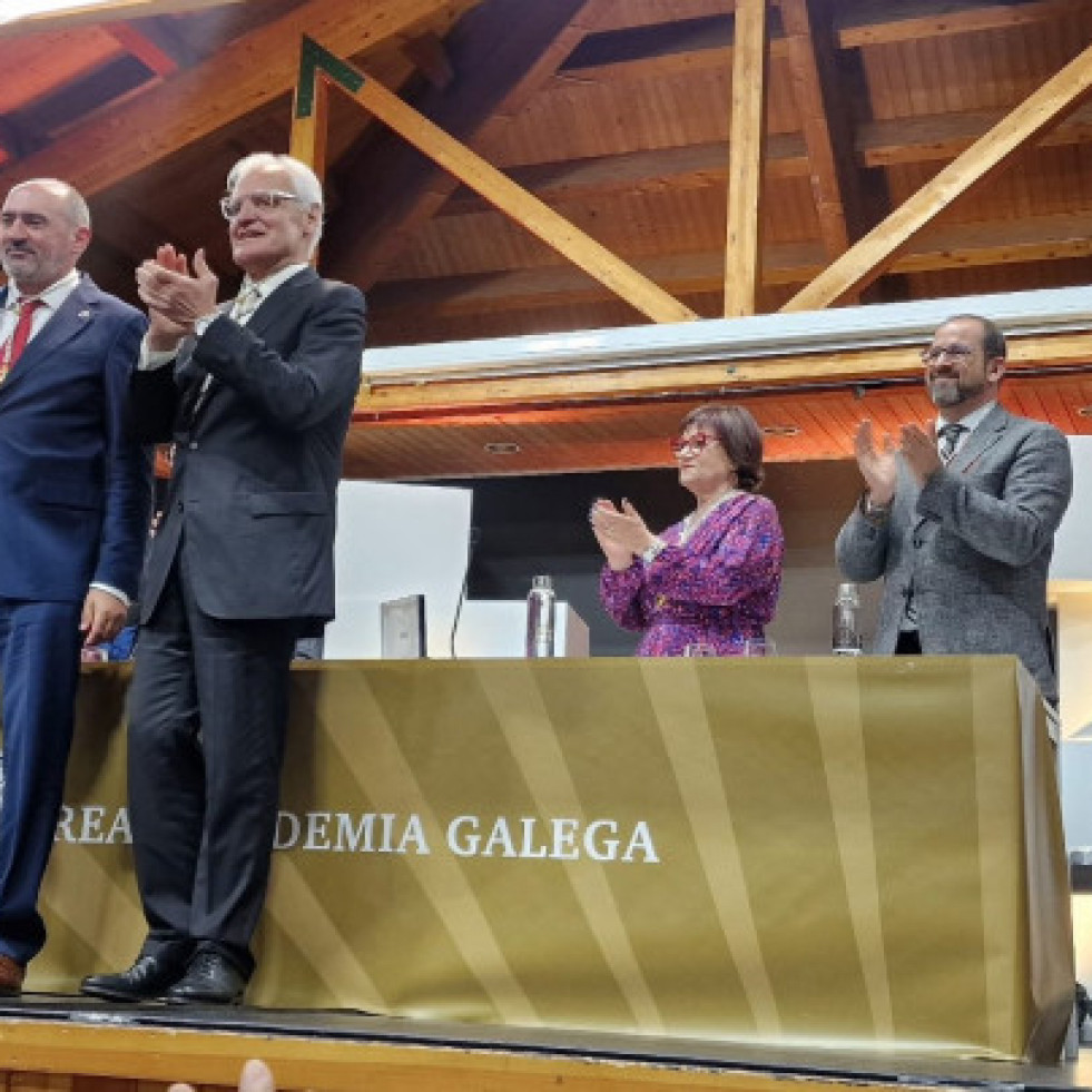 Anxo Angueira ingresa na Real Academia Galega