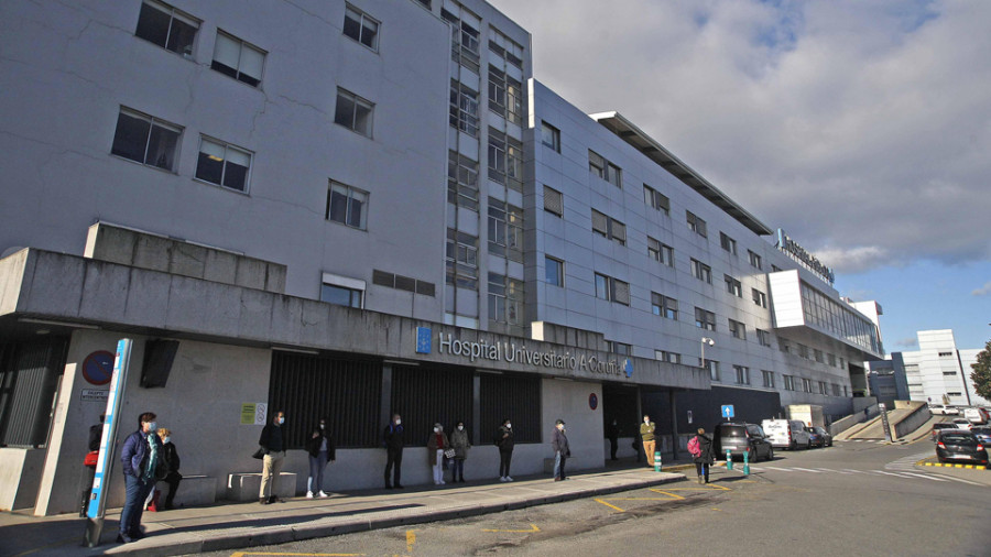 Sanidade ve A Coruña y Ferrol las áreas "más tensionadas" pero descarta de momento hospitales de campaña