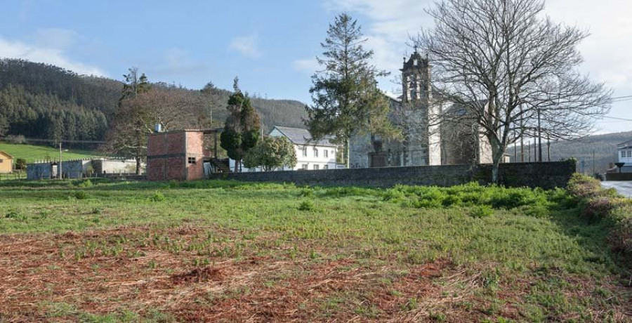 Moeche proyecta construir un aparcamiento al lado de la iglesia parroquial de Santa Cruz