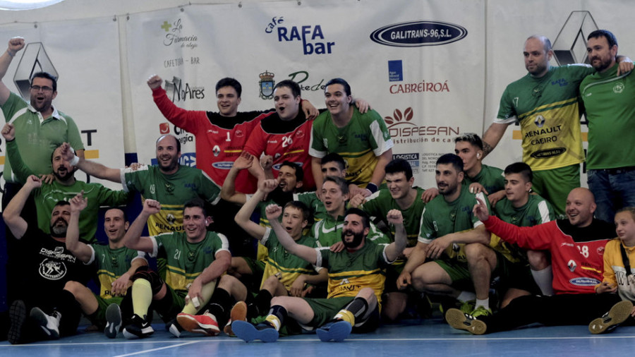 El Pontedeume se “moja” y consigue el ascenso a Primera Gallega