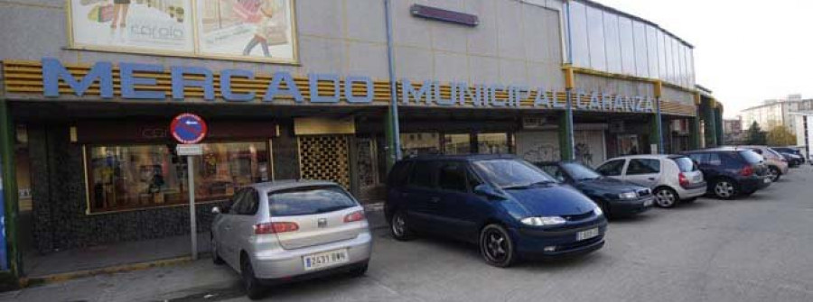 Los placeros de Caranza podrán seguir en el mercado mientras se hace la reforma del edificio