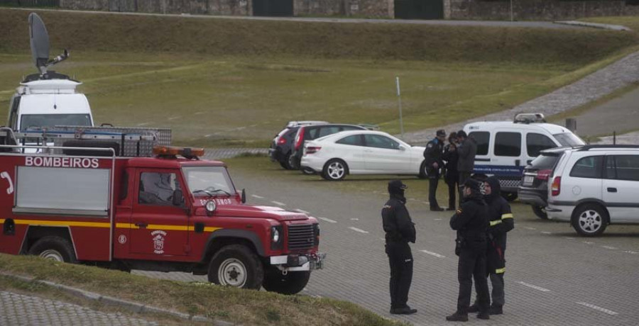 Un amplio dispositivo de seguridad busca a la mujer desaparecida 
en el pinar de Doniños