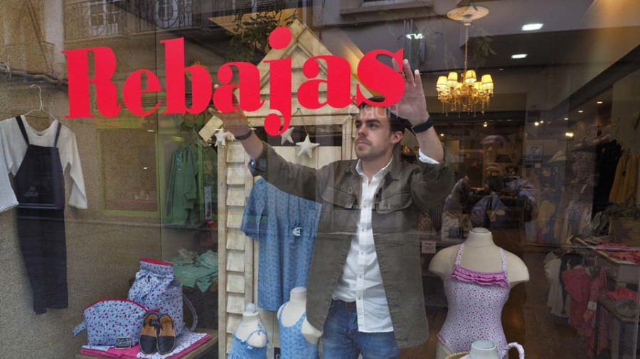 El mal tiempo y la escasez de ventas adelantan el periodo de las rebajas