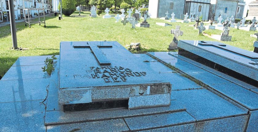 La tumba de los Franco comparte espacio con fusilados de la época