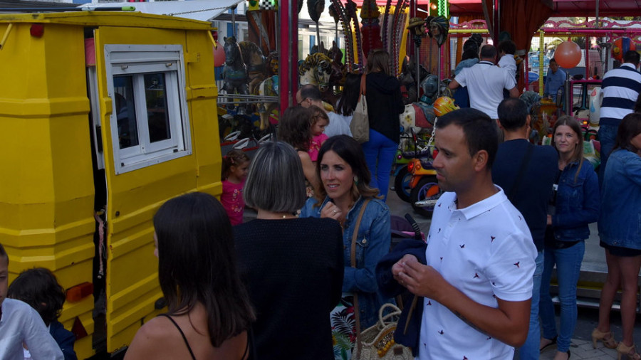 El mago TeTo hizo soñar al público juvenil en las fiestas de As Pontes