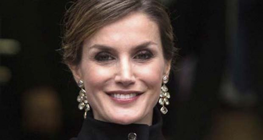 La reina Letizia apuesta de nuevo por el estilo baby-doll