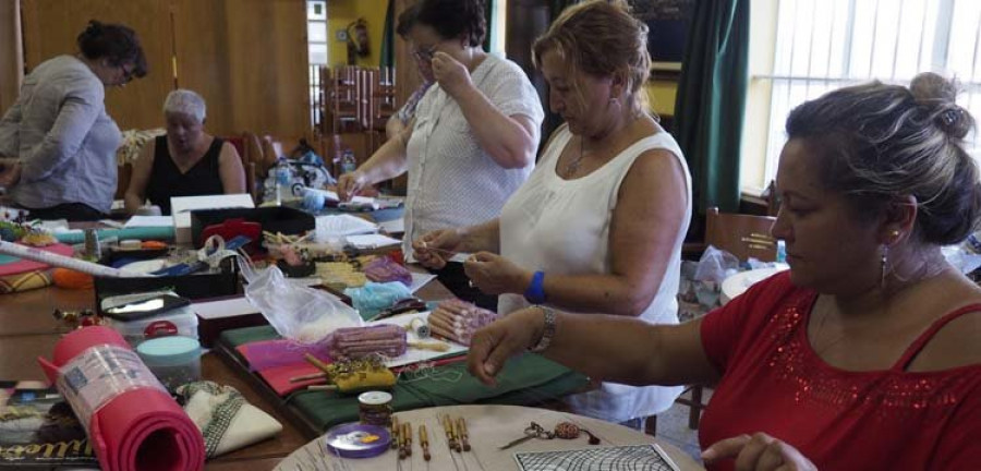 Piezas de encaje con materiales inusuales