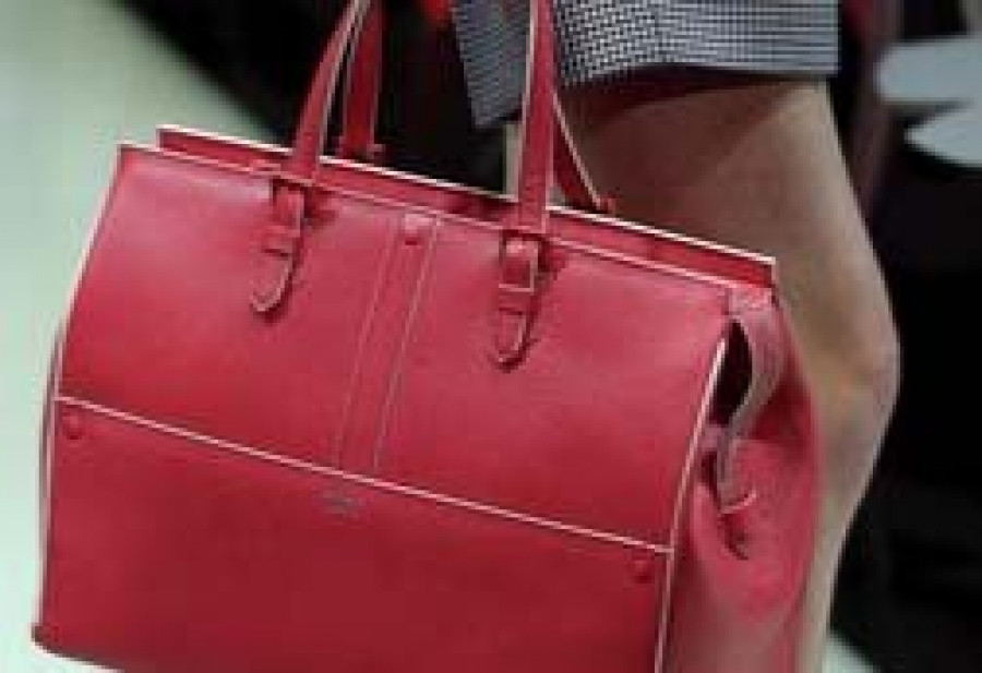 La Moda de Milán se despide bañada en el color rojo de Giorgio Armani
