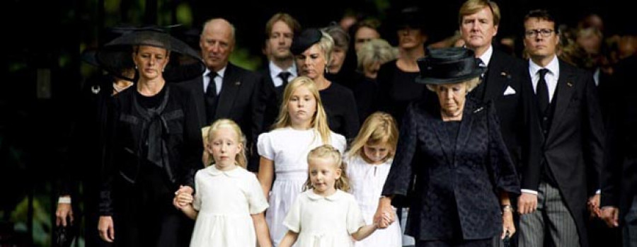 La familia real holandesa despide al príncipe Friso con una íntima ceremonia religiosa