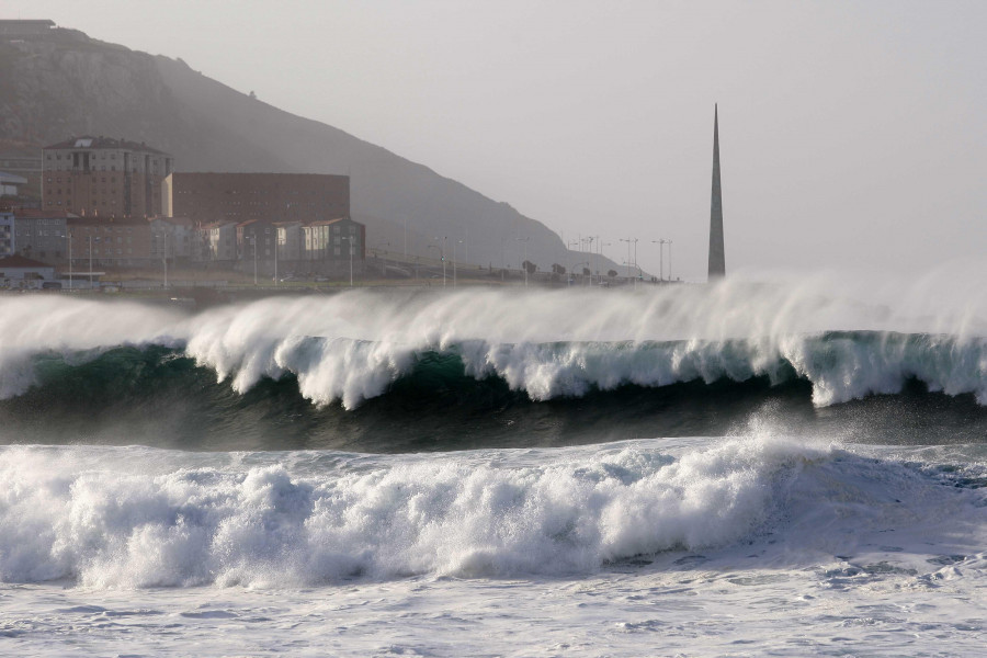 El temporal de viento y mar deja olas de casi 7 metros y vientos de 114 km/h