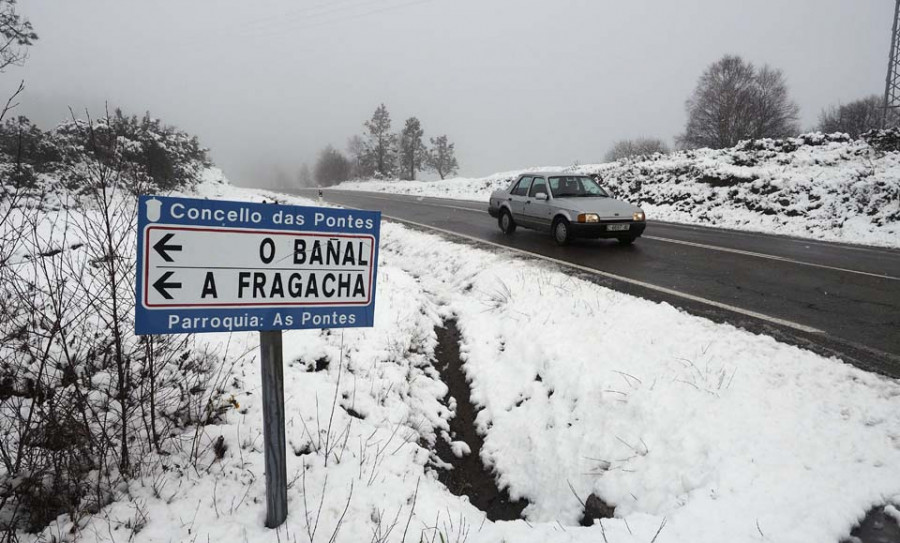 La nieve retorna a la comarca con varias retenciones viales en cotas elevadas del área de As Pontes