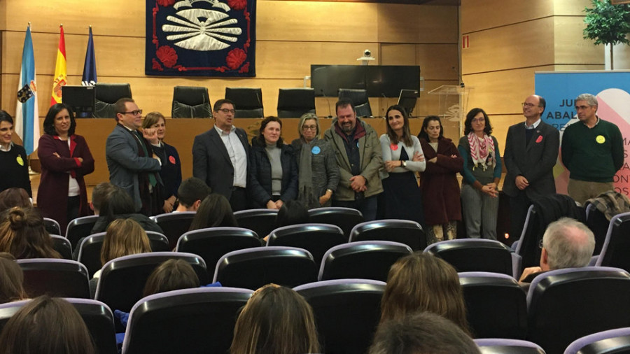 Abalde cierra su campaña en Ferrol en la antevíspera de las elecciones al Rectorado