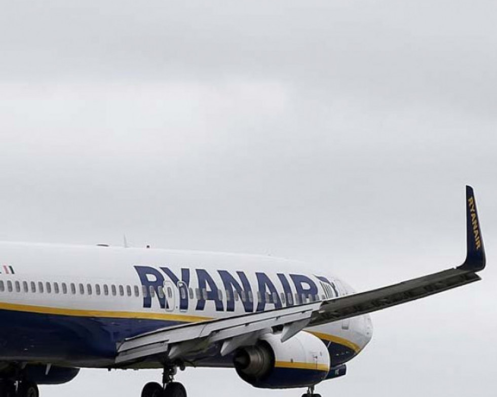 Los coruñeses quieren que las aerolíneas low cost Easyjet y Ryanair operen desde Alvedro