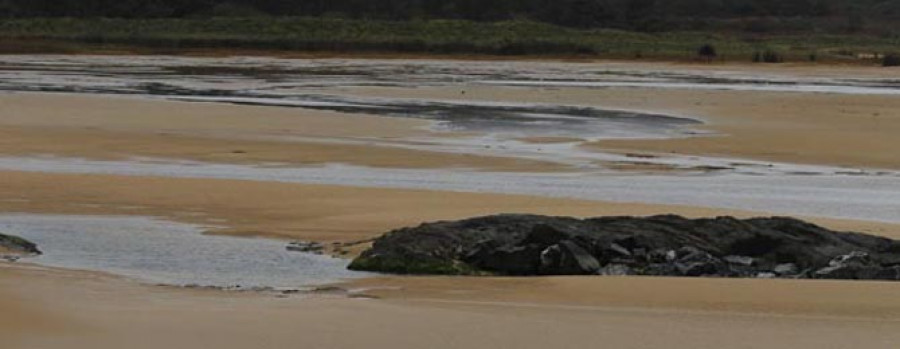 Adega acusa a la Xunta de improvisar en la obra de vaciado del lago de A Frouxeira