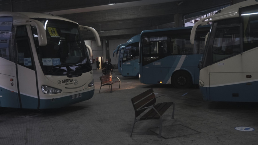 Incertidumbre ante el cambio de empresas en las líneas de autobuses del sur de la ría