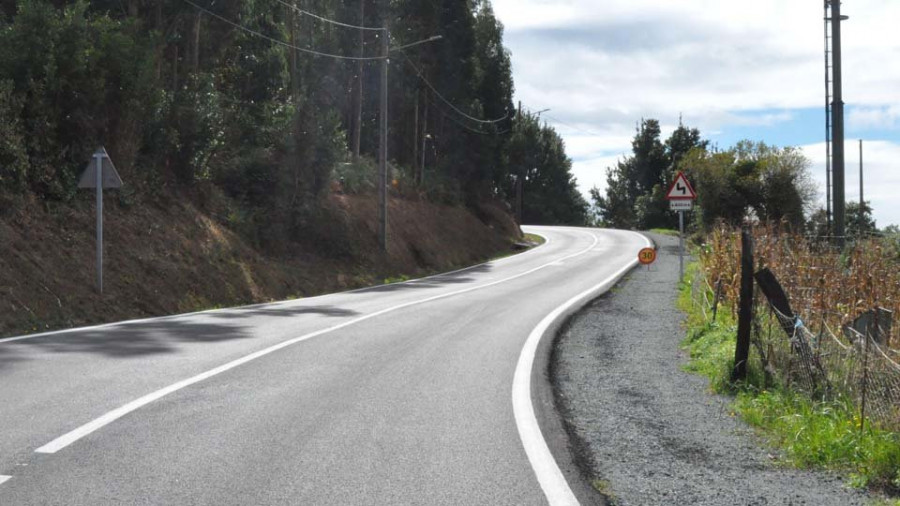 O Concello de Cariño executou a senda peonil na vía que dá acceso a Figueiroa e ás praias