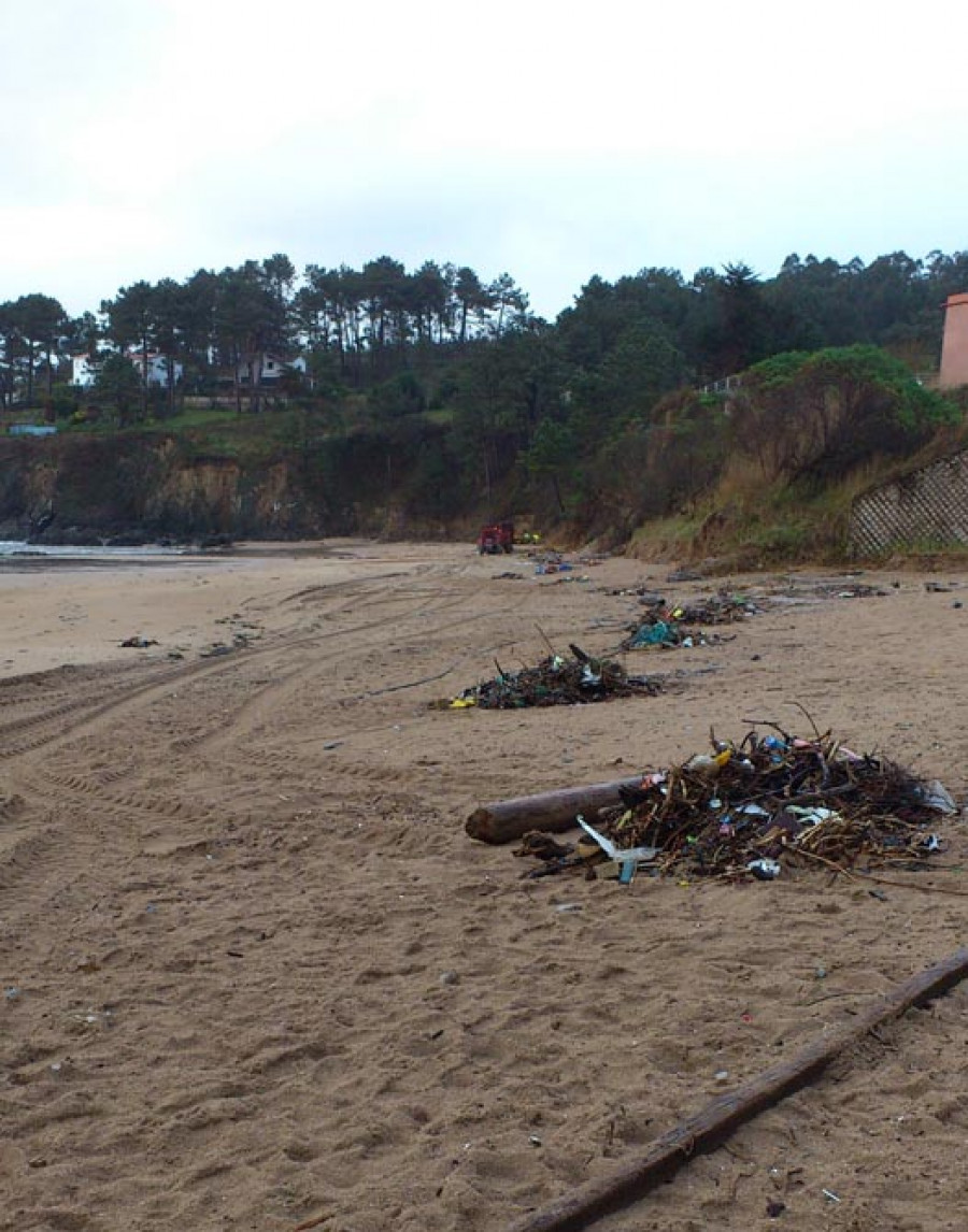 PONTEDEUME-El Concello invierte 3.000 euros en limpiar las playas para Semana Santa