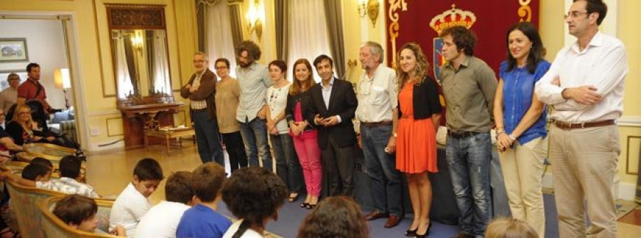Bienvenida municipal a los ocho niños saharauis de vacaciones en Ferrol