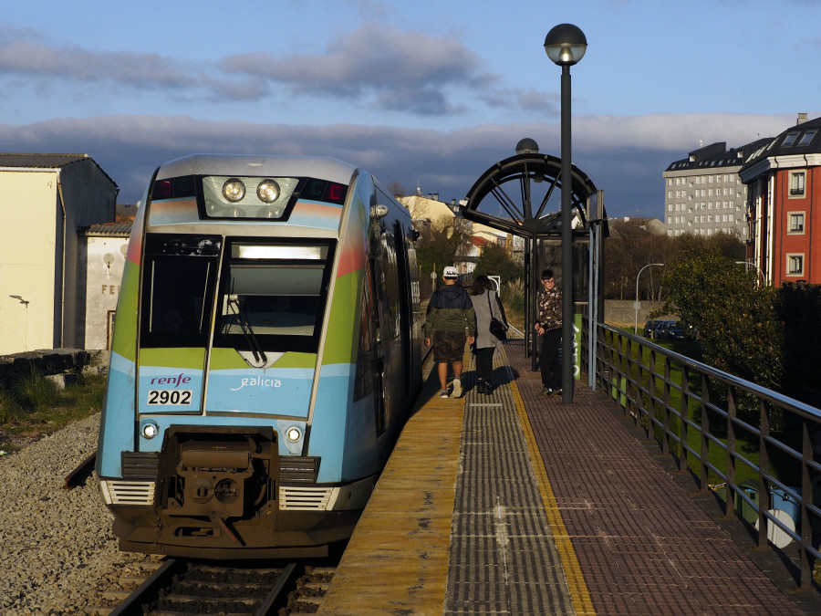 Restablecida la circulación en la línea Ferrol-Ribadeo tras el descarrilamiento del tren en Viveiro