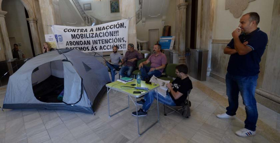 Delegados sindicales de los trabajadores del Concello inician encierros de 24 horas