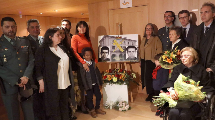 Homenajean en Santiago a dos guardias civiles asesinados  por los Grapo hace treinta años