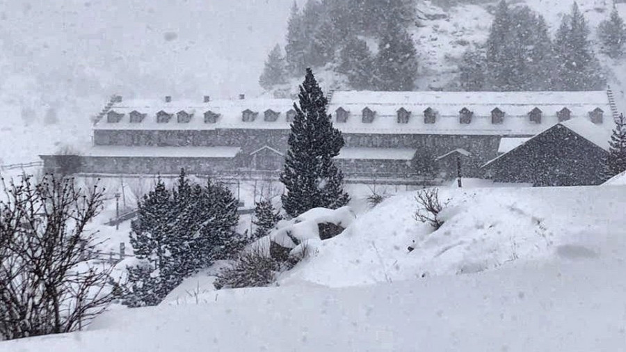 Una masa de aire frío pone en alerta por nieve y viento diez comunidades