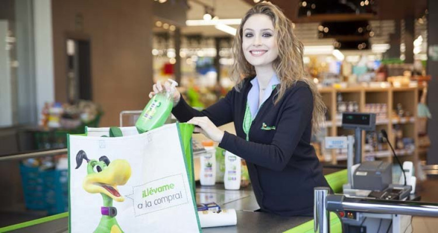 Las mujeres trabajan 1,1 horas más al día que los hombres