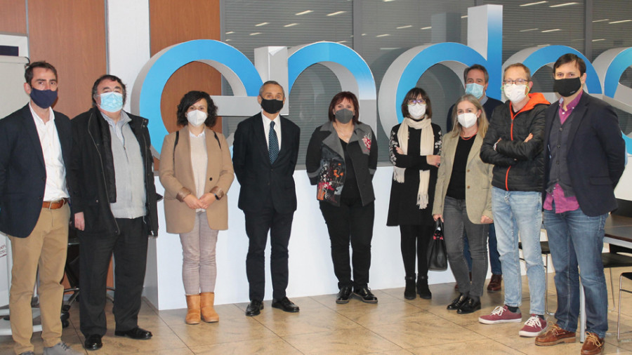 Endesa entrega 25 equipos informáticos a estudiantes en situación de vulnerabilidad