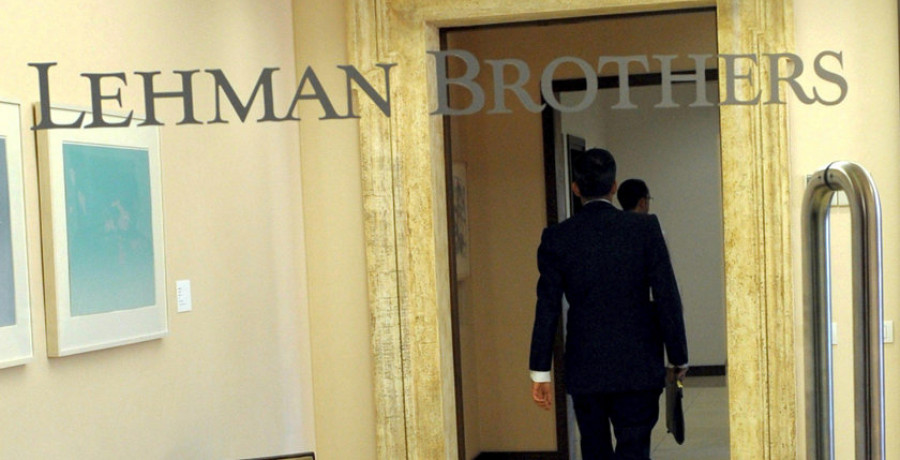 Los salarios repuntan y la Bolsa bate récords diez años después de la caída de Lehman Brothers