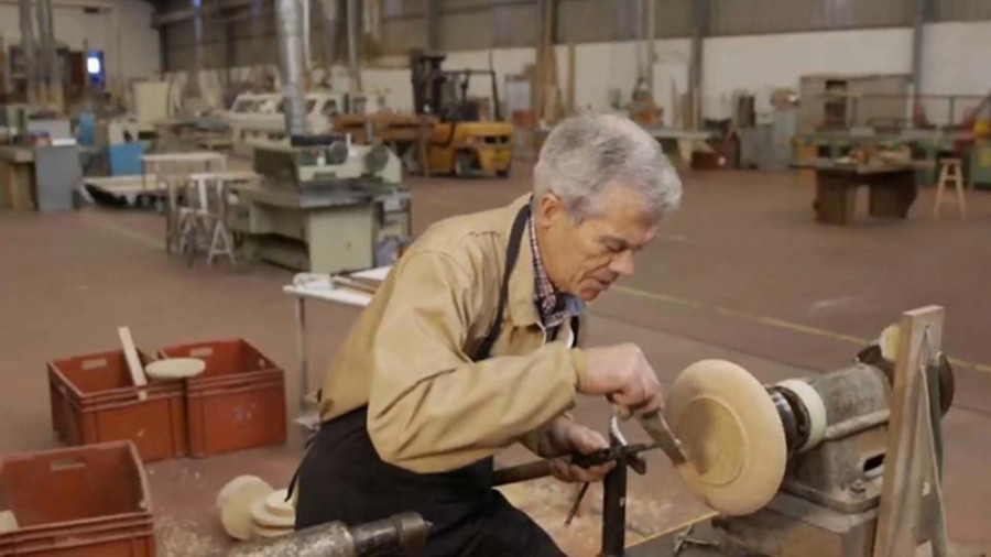 Manuel Castro: “Houbo que industrializar o torneado da madeira para ofrecer ao mercado o que pide, da artesanía hoxe xa non se vive”