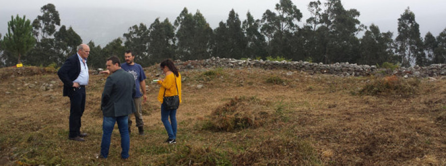 ORTIGUEIRA- El Concello proyecta restaurar este año los torreones del castillo de O Casón