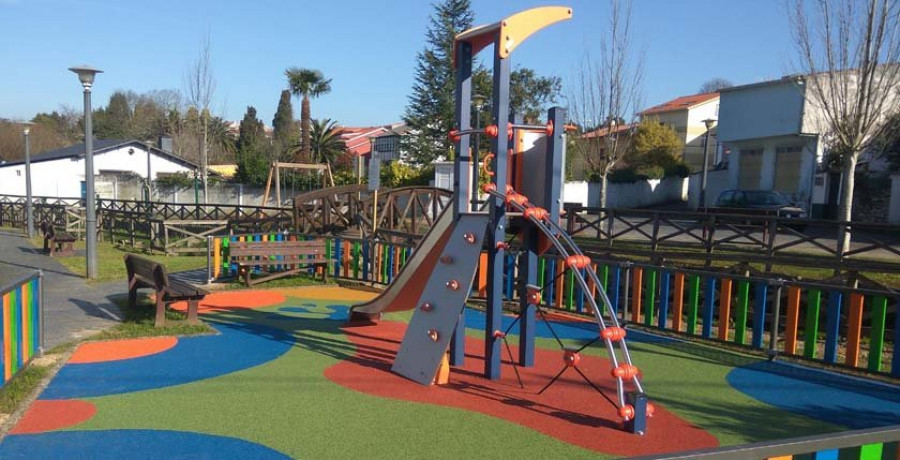 O Seixo estrena nuevo parque infantil en Campo do Río