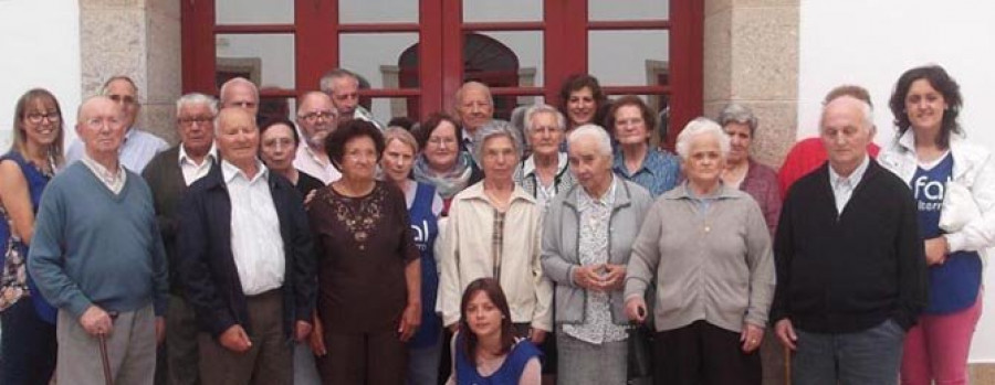 Terapias en sociedad llevó a los mayores de AFAL al centro Torrente Ballester