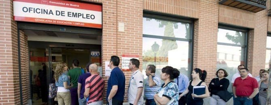 El Gobierno prorroga la ayuda de 400 euros para parados sin prestaciones