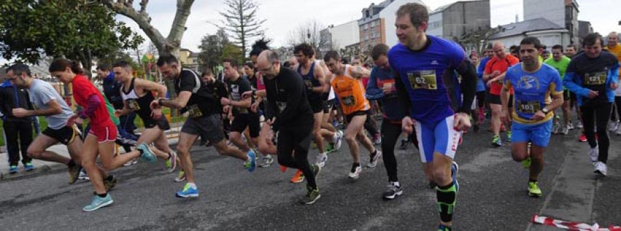 Cerca de medio millar de deportistas toman parte en la carrera solidaria pontesa