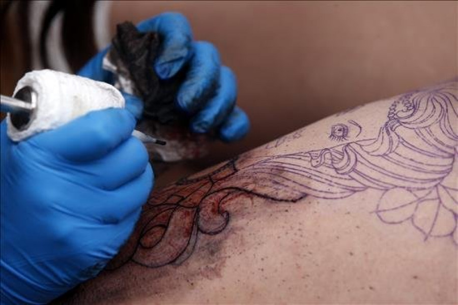 Sanidad alerta sobre lotes de tintas y agujas de tatuajes contaminadas