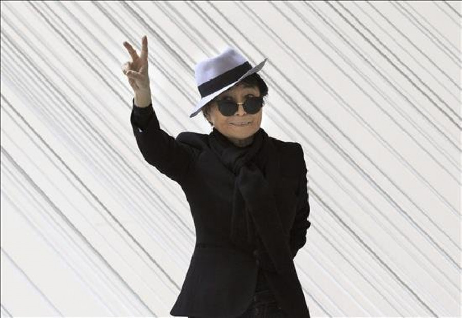 Yoko Ono organiza un gran símbolo de la paz "humano" para el cumpleaños de Lennon